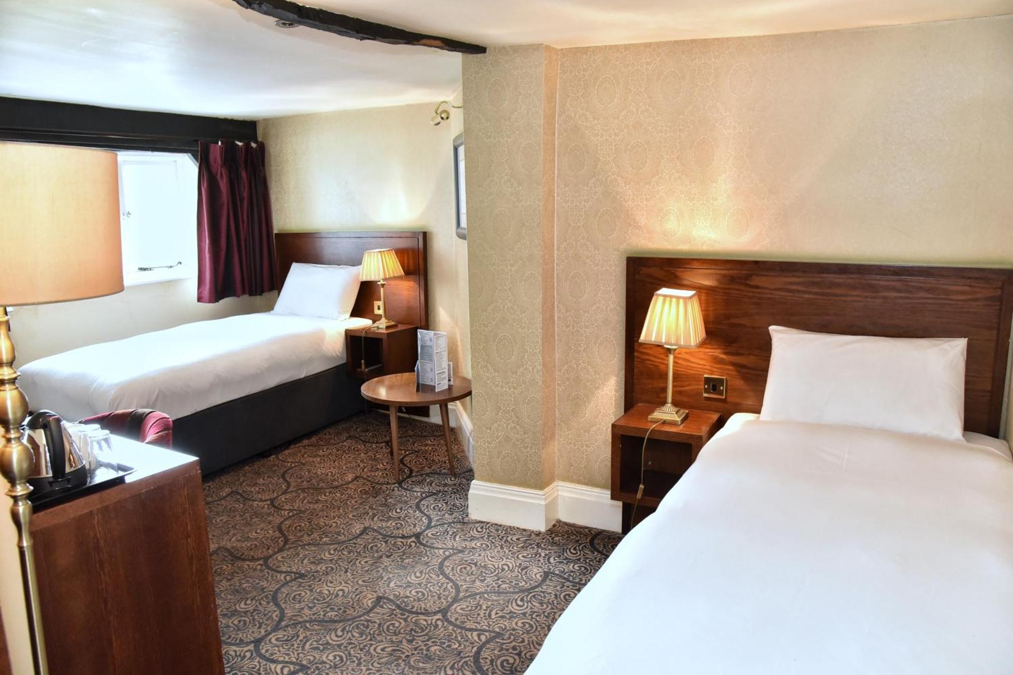 The Castle Hotel Wetherspoon รูธิน ภายนอก รูปภาพ