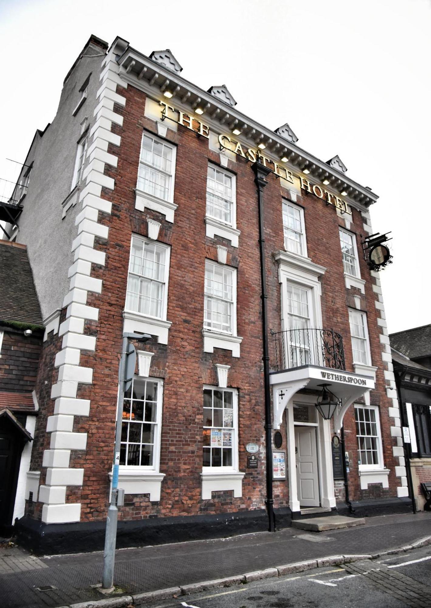 The Castle Hotel Wetherspoon รูธิน ภายนอก รูปภาพ