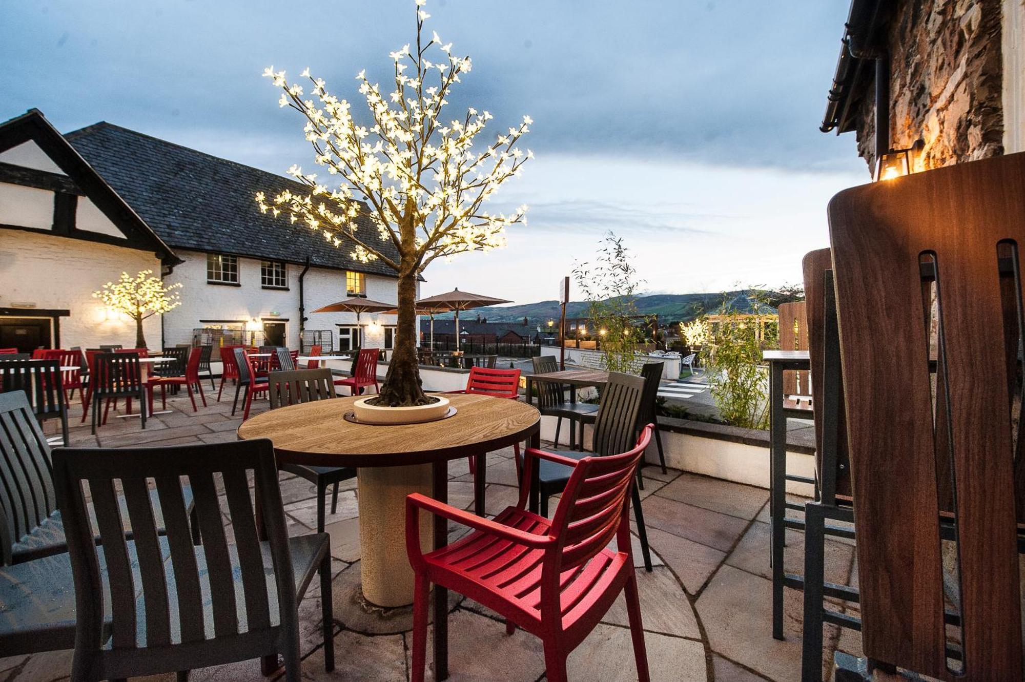 The Castle Hotel Wetherspoon รูธิน ภายนอก รูปภาพ