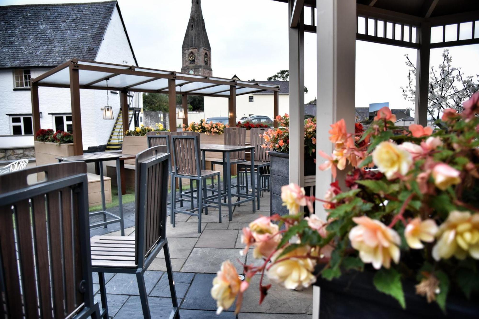 The Castle Hotel Wetherspoon รูธิน ภายนอก รูปภาพ