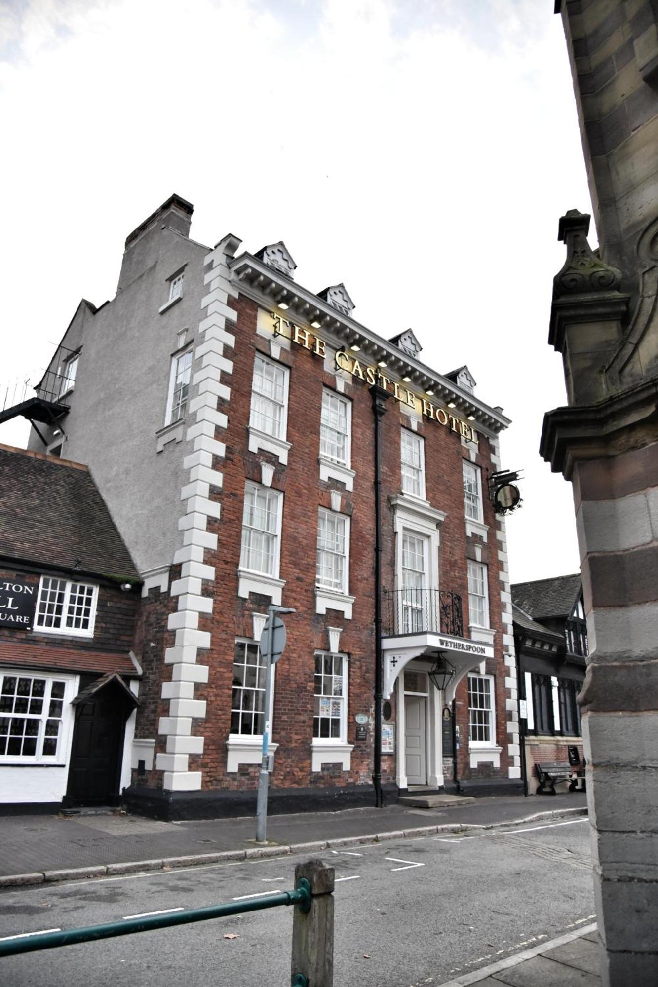 The Castle Hotel Wetherspoon รูธิน ภายนอก รูปภาพ