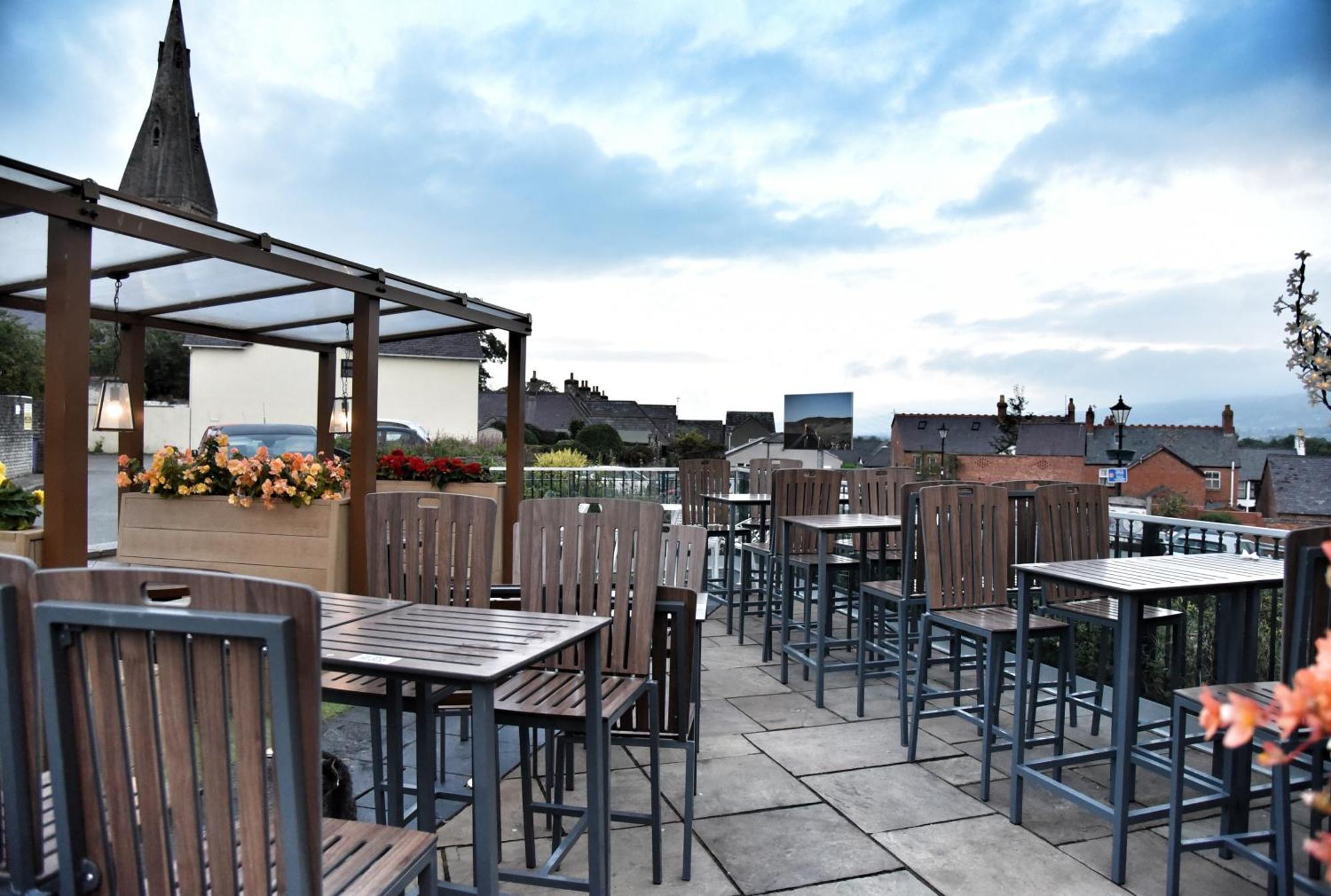 The Castle Hotel Wetherspoon รูธิน ภายนอก รูปภาพ
