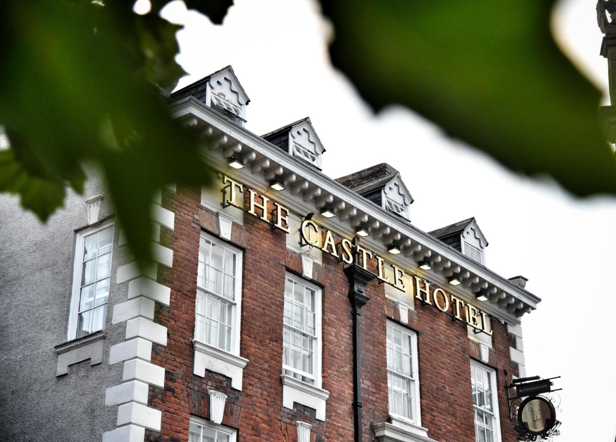The Castle Hotel Wetherspoon รูธิน ภายนอก รูปภาพ