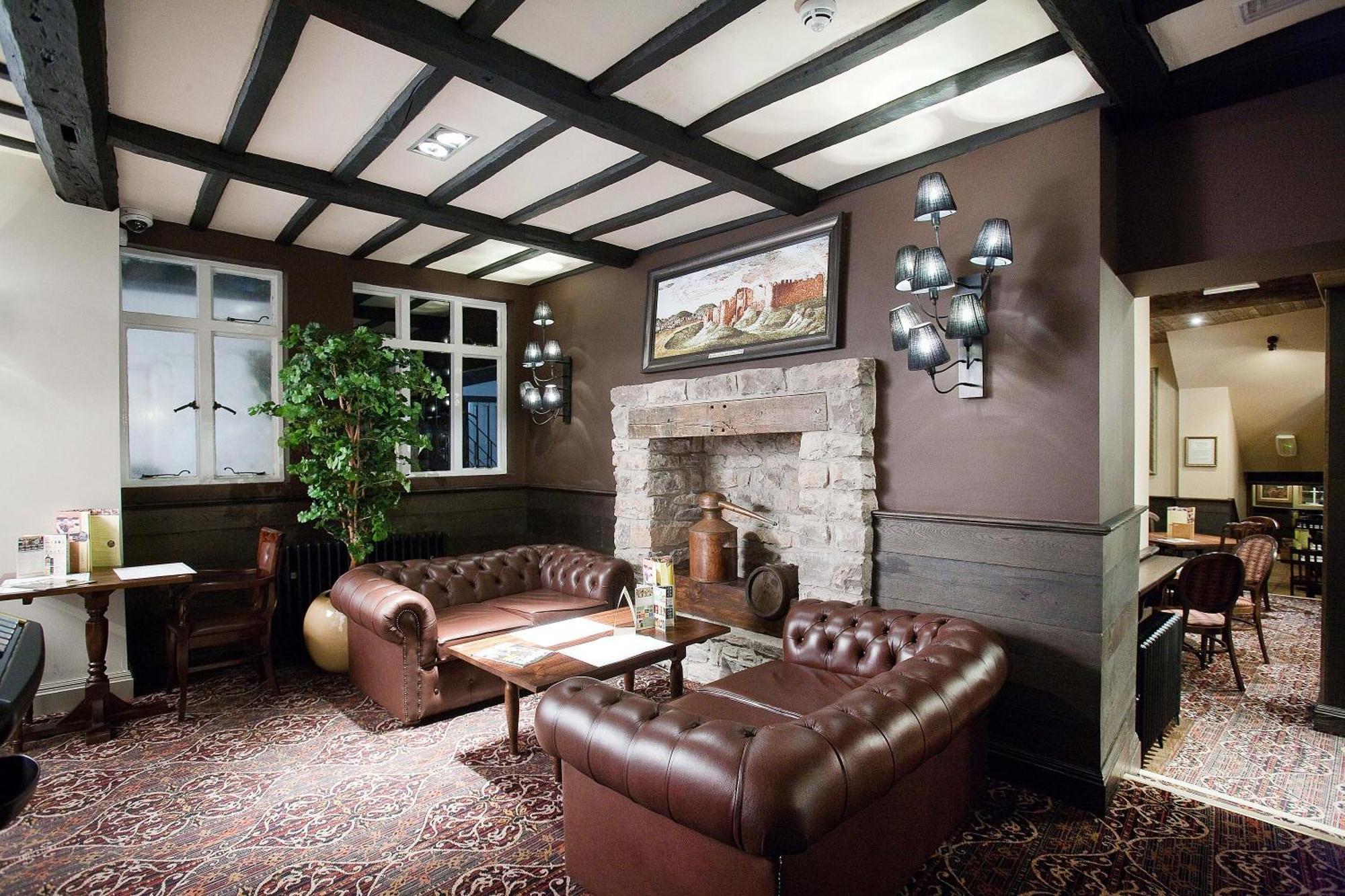 The Castle Hotel Wetherspoon รูธิน ภายนอก รูปภาพ