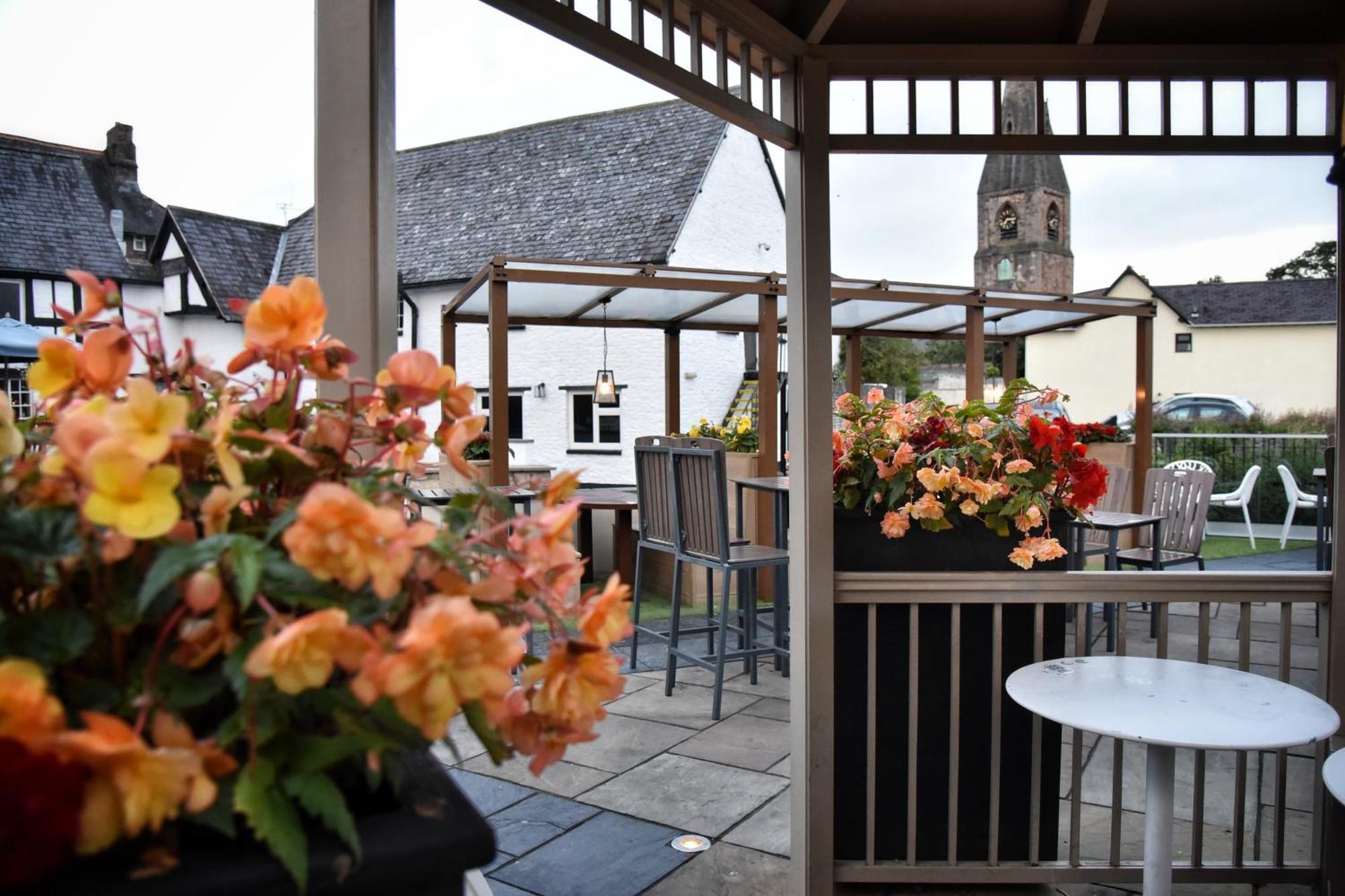 The Castle Hotel Wetherspoon รูธิน ภายนอก รูปภาพ