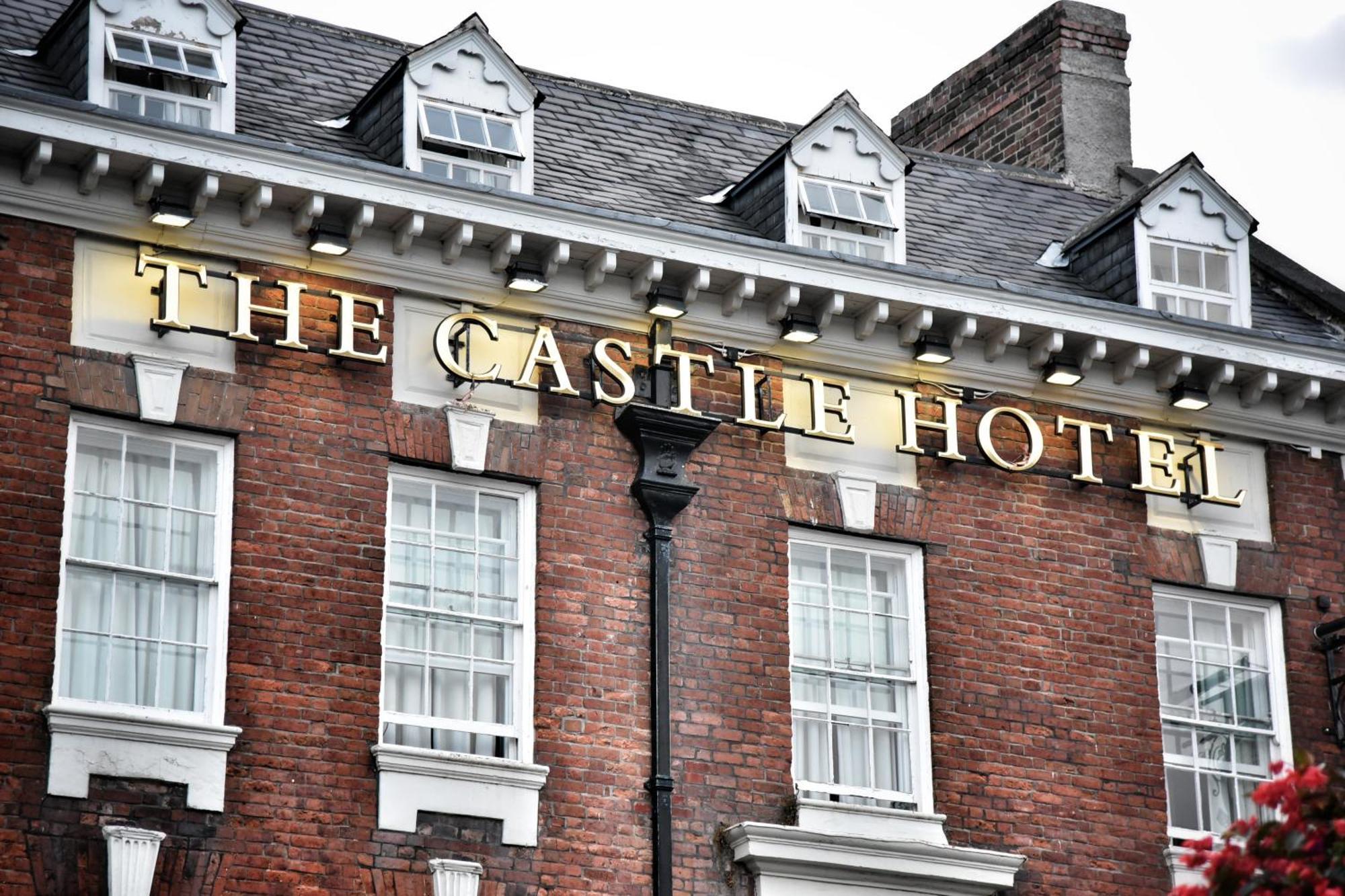 The Castle Hotel Wetherspoon รูธิน ภายนอก รูปภาพ