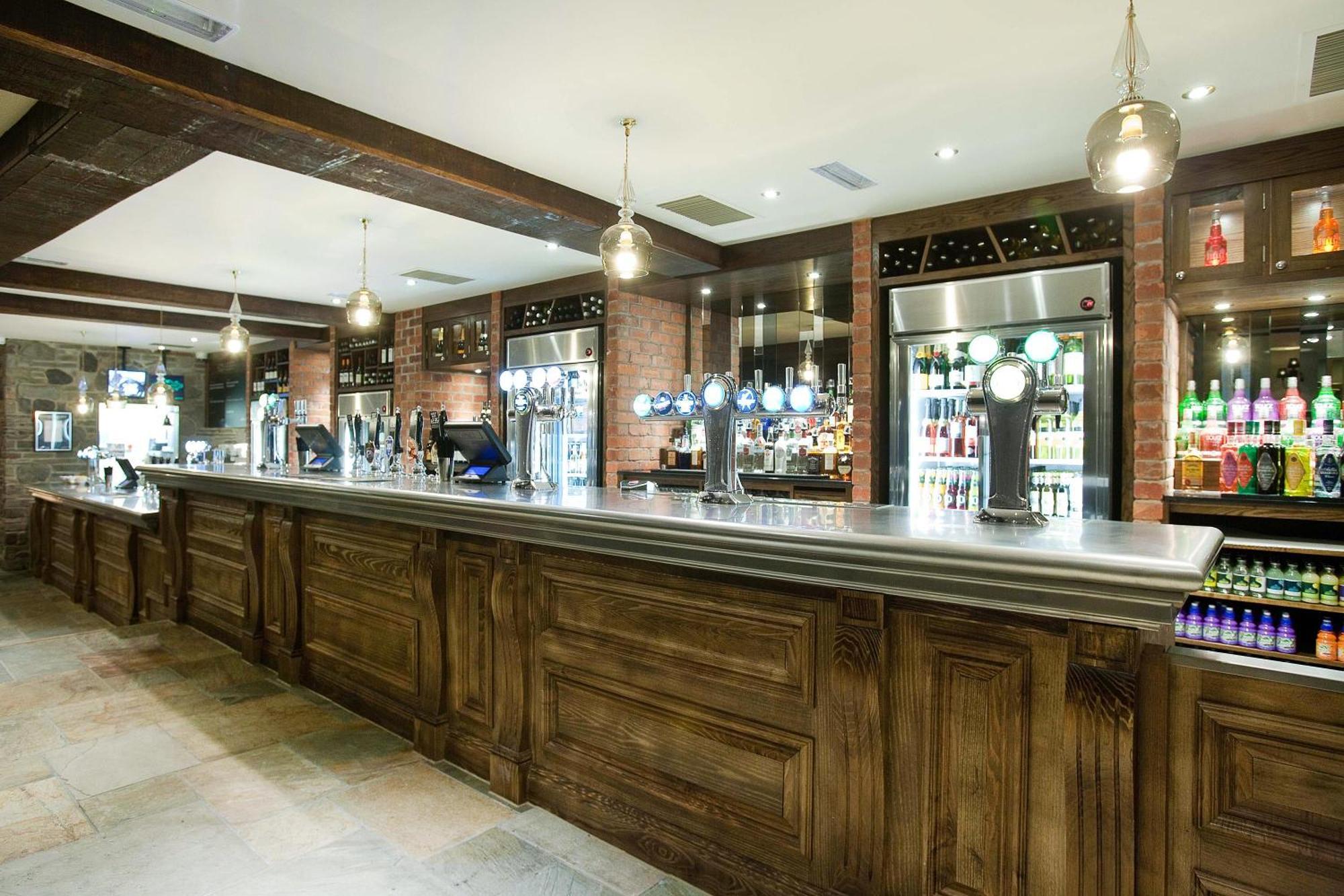 The Castle Hotel Wetherspoon รูธิน ภายนอก รูปภาพ
