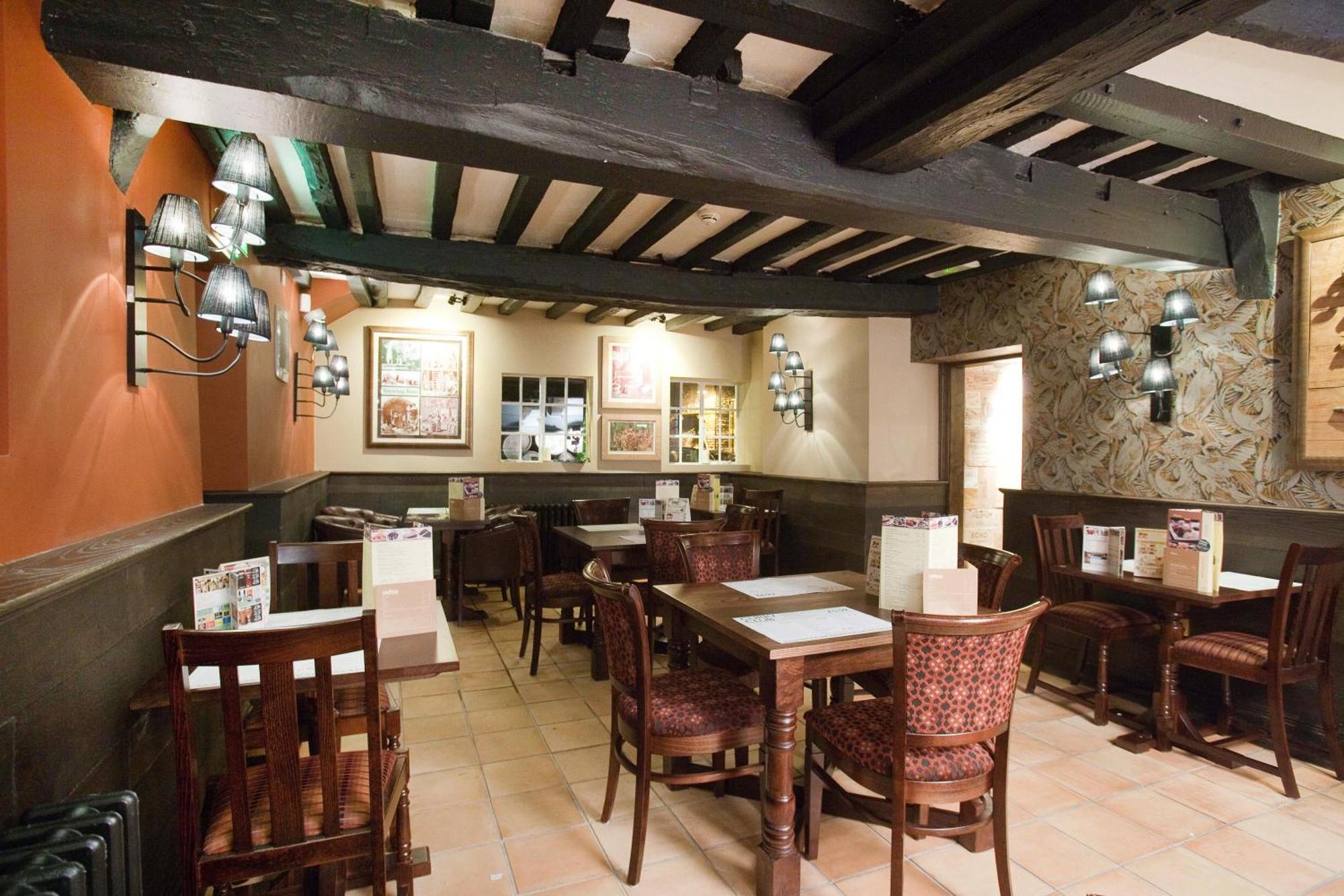 The Castle Hotel Wetherspoon รูธิน ภายนอก รูปภาพ