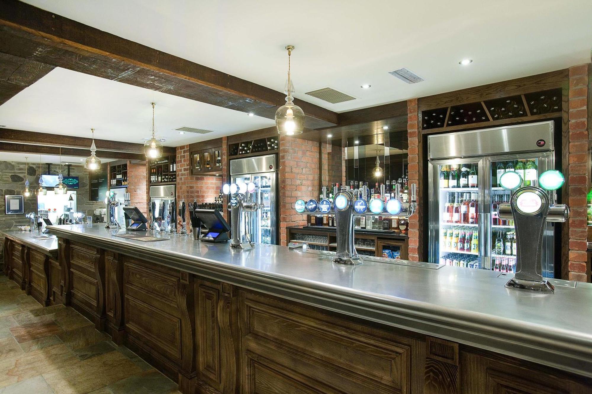 The Castle Hotel Wetherspoon รูธิน ภายนอก รูปภาพ
