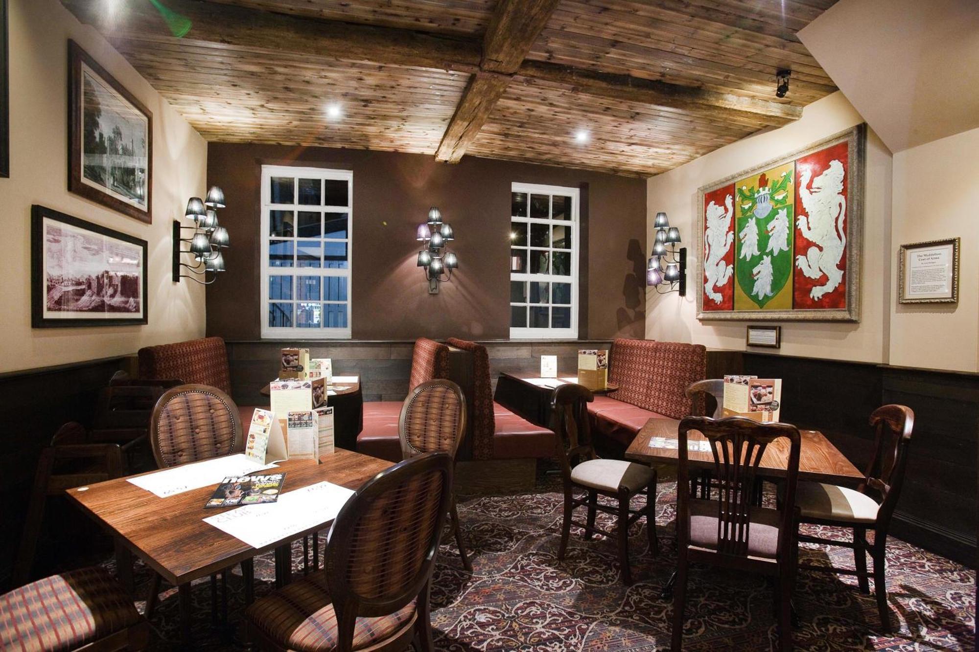 The Castle Hotel Wetherspoon รูธิน ภายนอก รูปภาพ