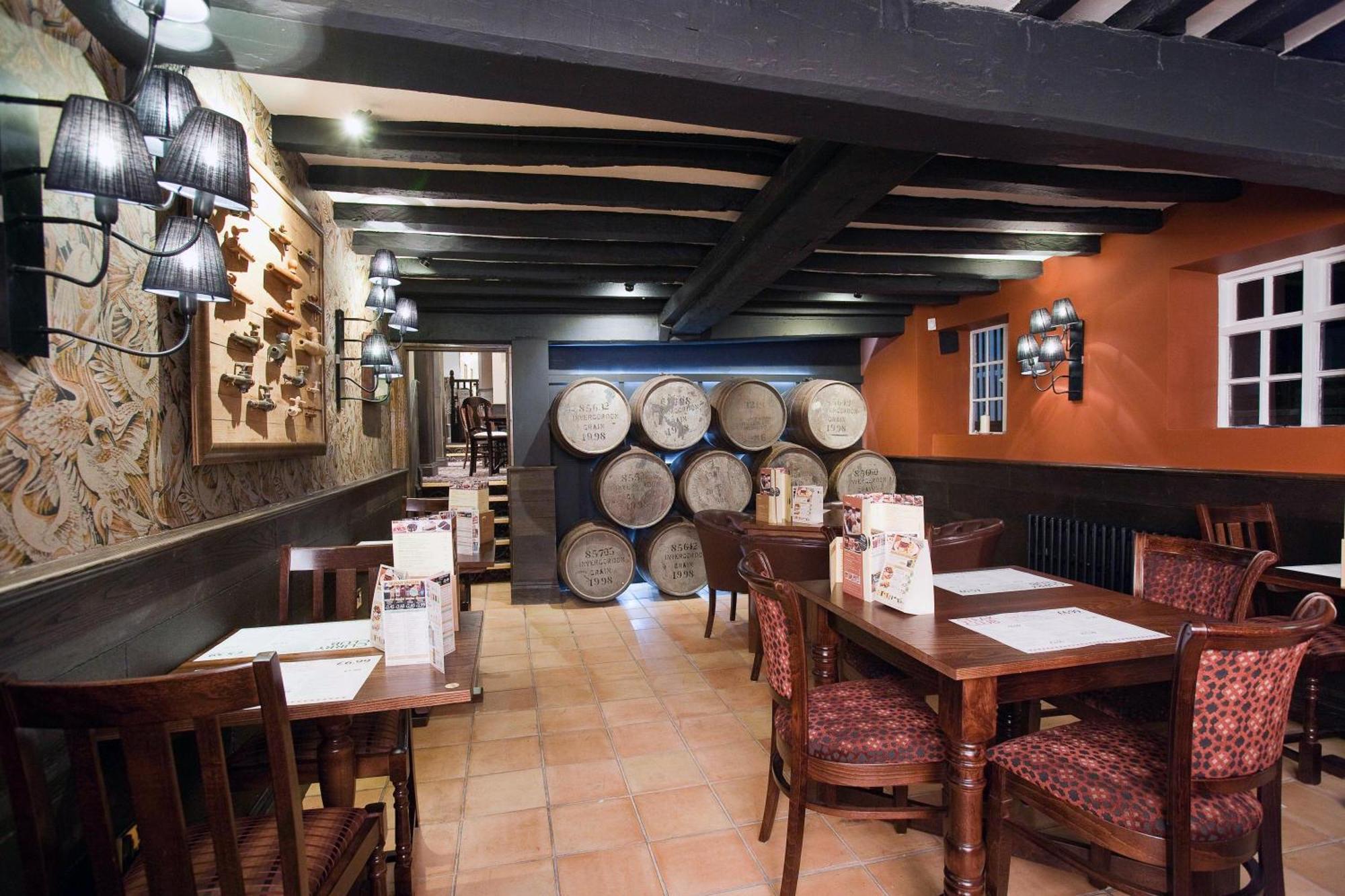 The Castle Hotel Wetherspoon รูธิน ภายนอก รูปภาพ
