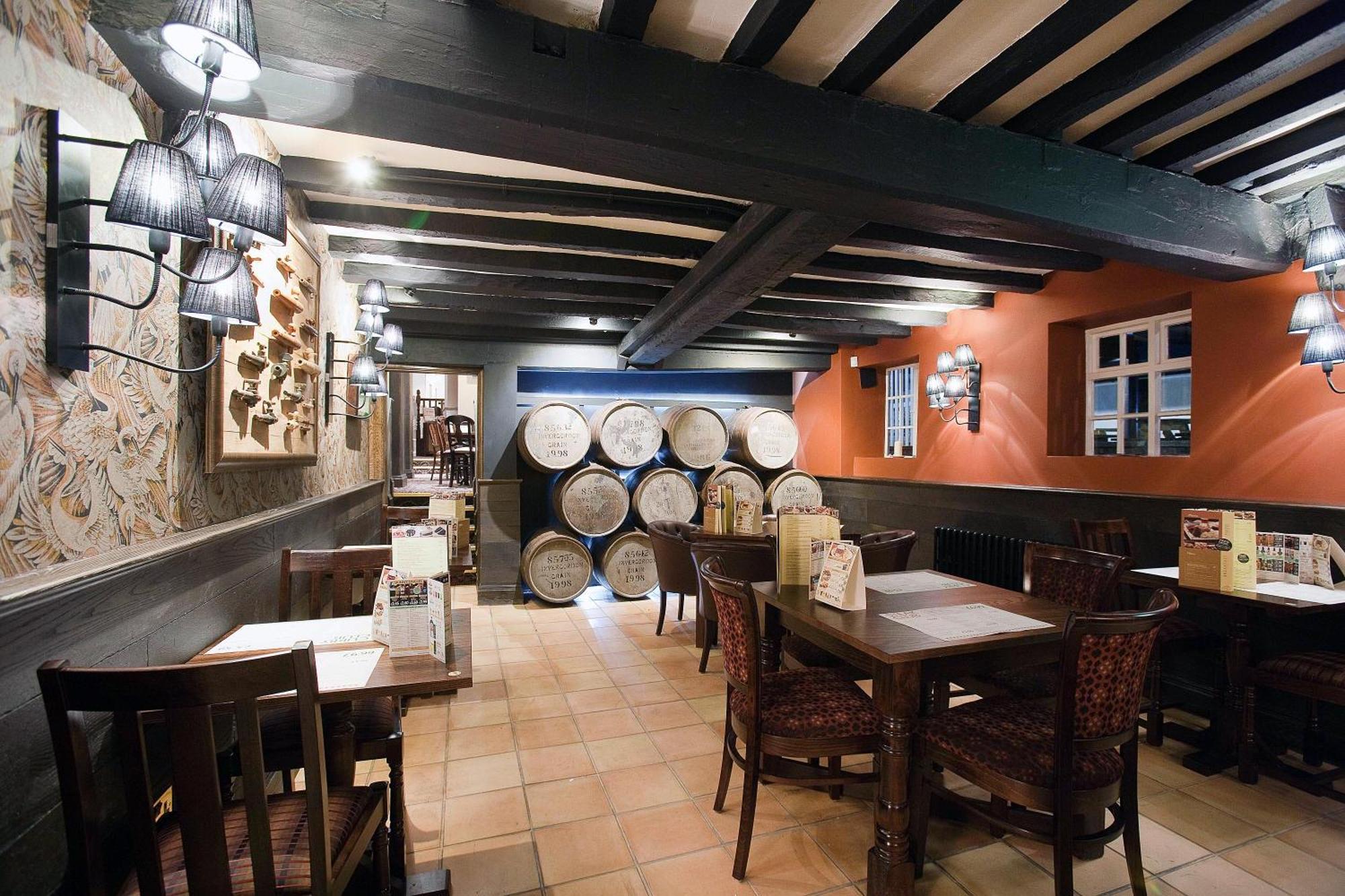 The Castle Hotel Wetherspoon รูธิน ภายนอก รูปภาพ