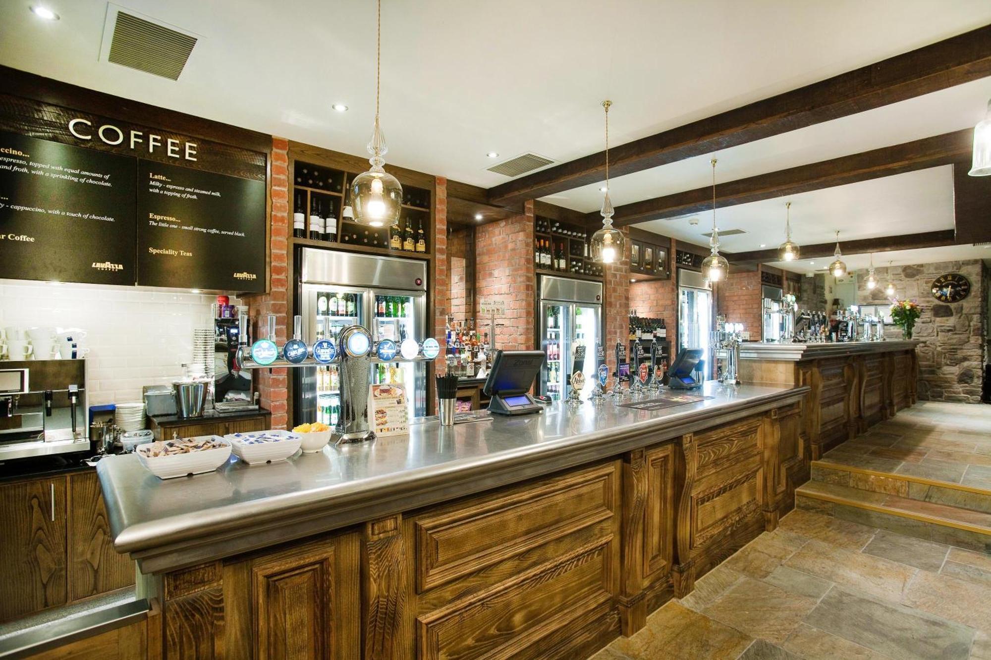 The Castle Hotel Wetherspoon รูธิน ภายนอก รูปภาพ