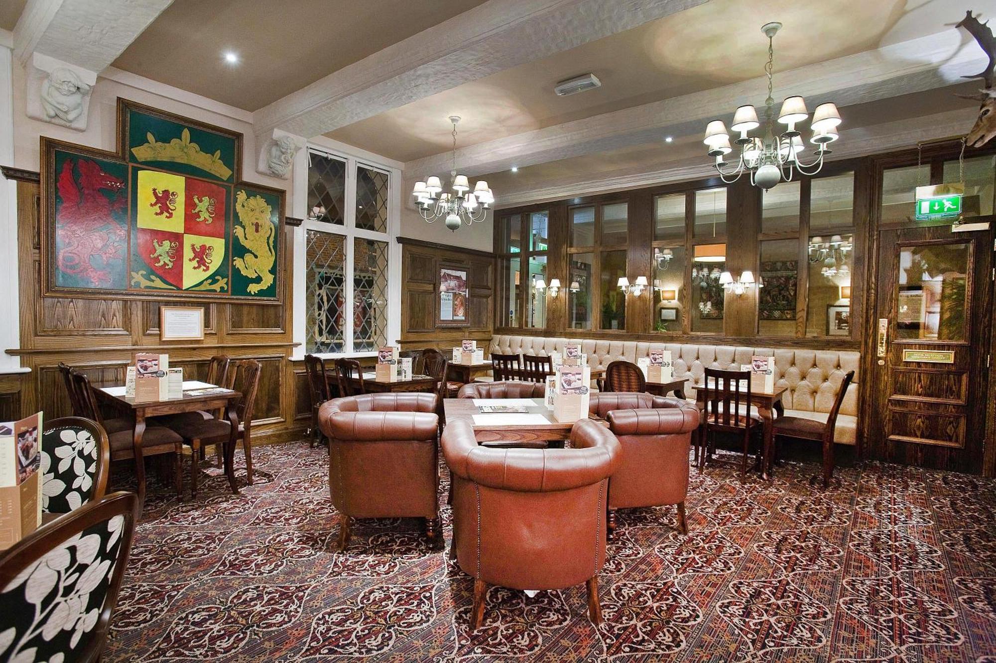 The Castle Hotel Wetherspoon รูธิน ภายนอก รูปภาพ