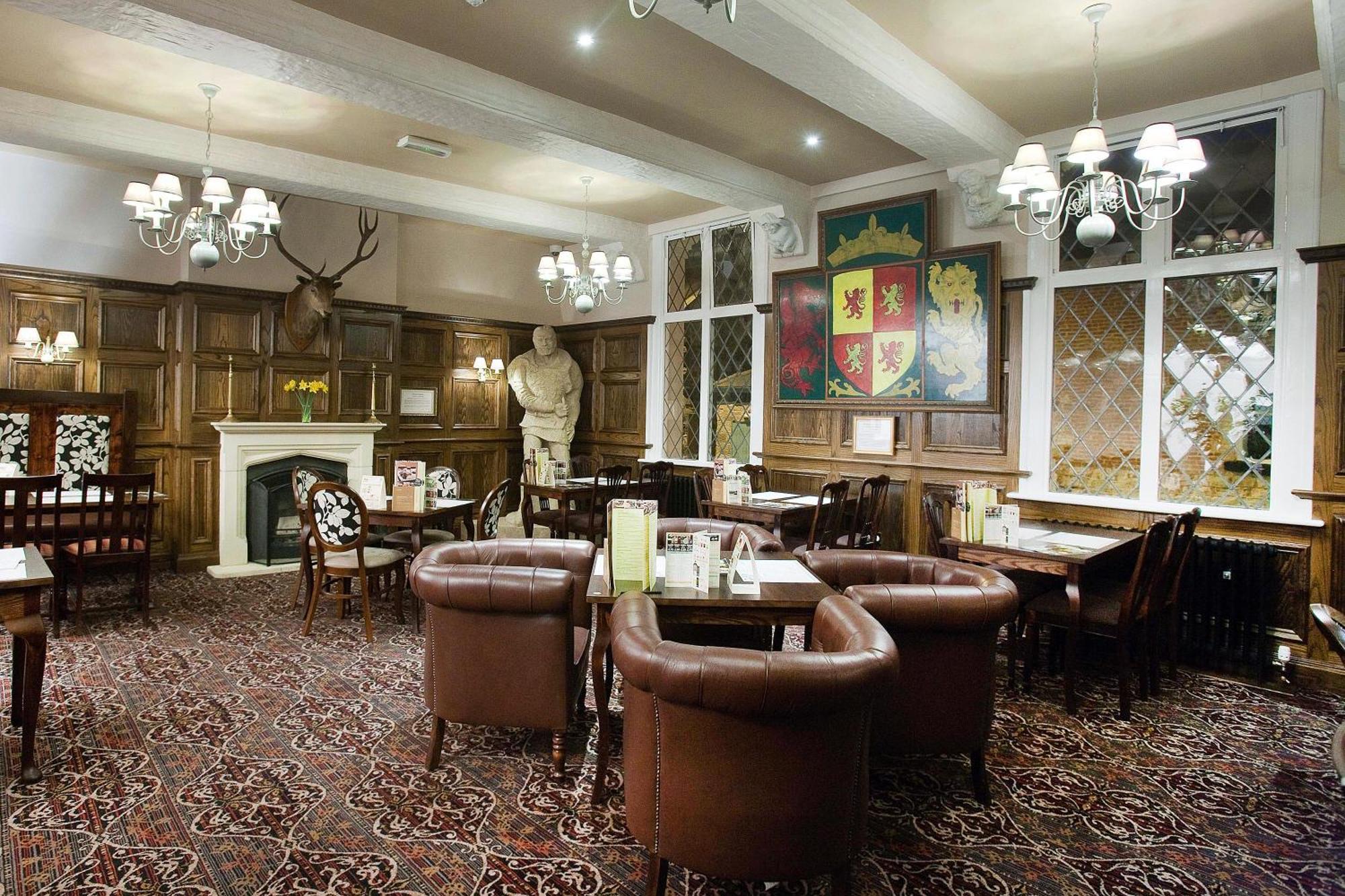 The Castle Hotel Wetherspoon รูธิน ภายนอก รูปภาพ