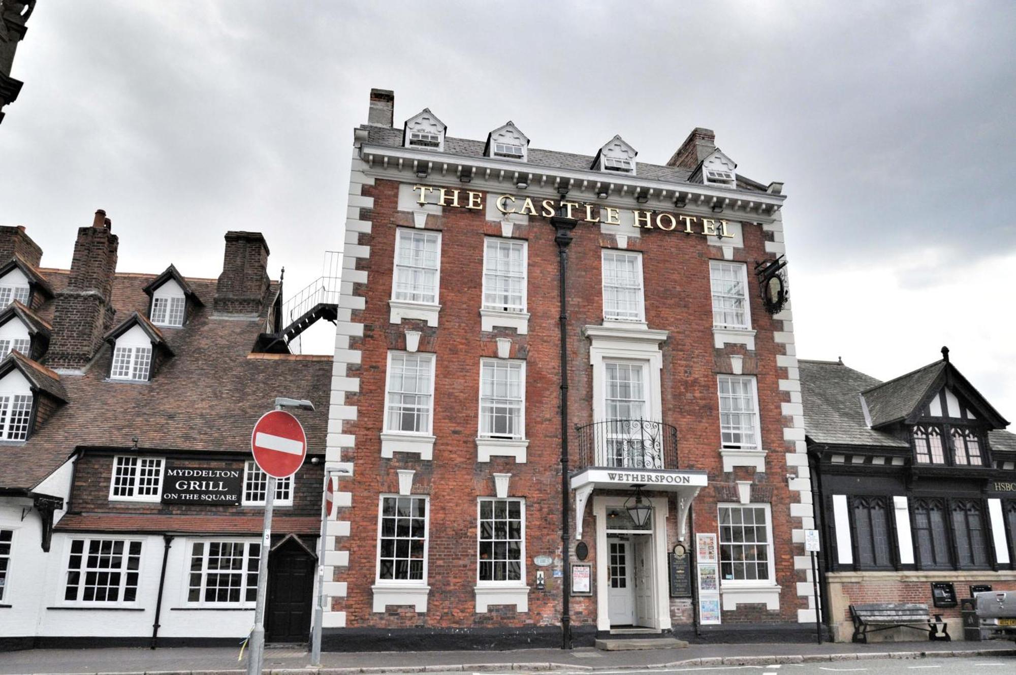 The Castle Hotel Wetherspoon รูธิน ภายนอก รูปภาพ