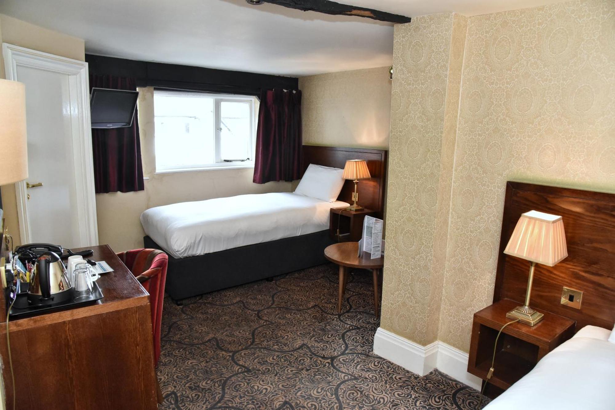 The Castle Hotel Wetherspoon รูธิน ภายนอก รูปภาพ