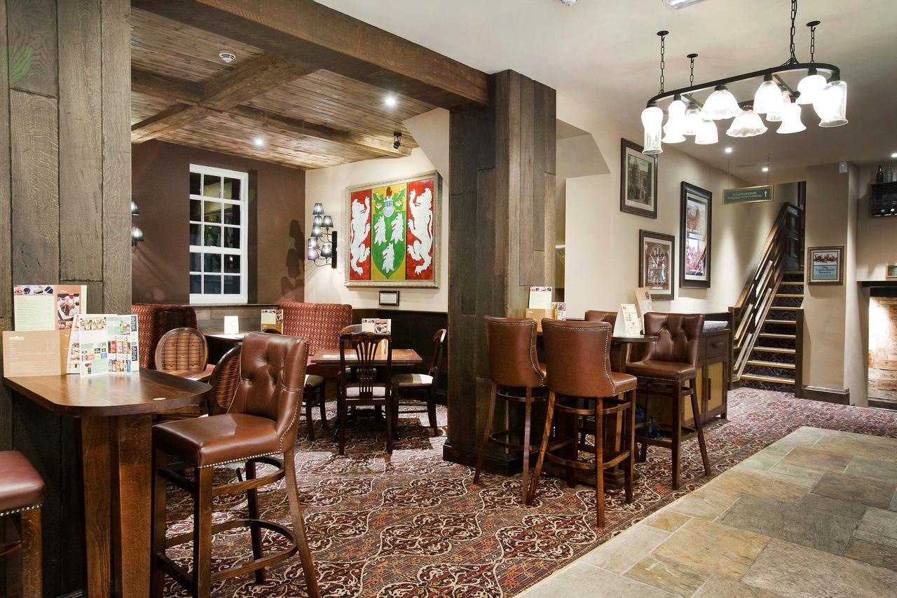 The Castle Hotel Wetherspoon รูธิน ภายนอก รูปภาพ